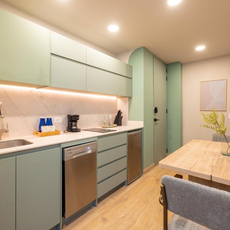 StrataSix Hotel - One-Bedroom Apartment with Balcony - 3
