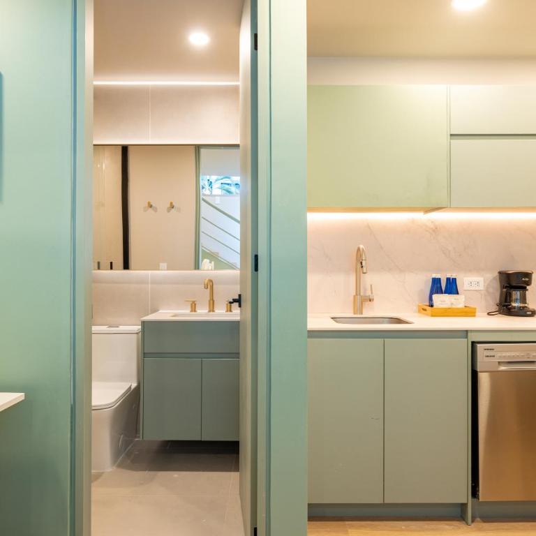 StrataSix Hotel - One-Bedroom Apartment with Balcony - 9