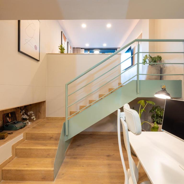StrataSix Hotel - One-Bedroom Apartment with Balcony - 11