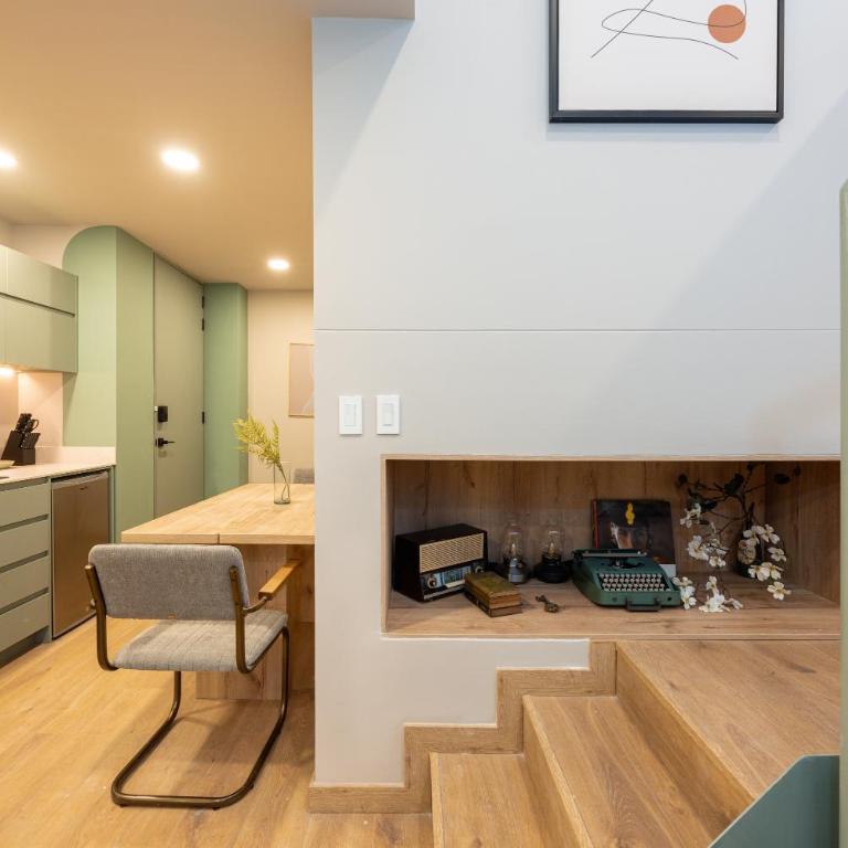StrataSix Hotel - One-Bedroom Apartment with Balcony - 13