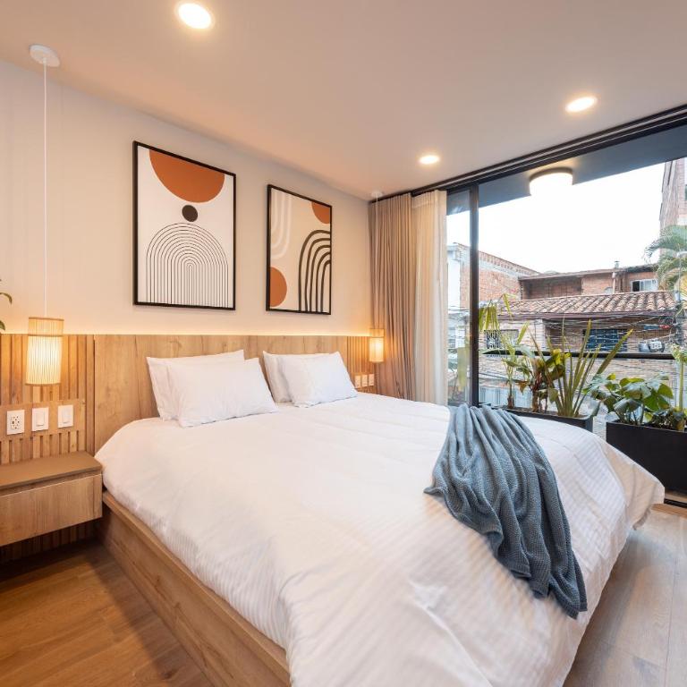 StrataSix Hotel - One-Bedroom Apartment with Balcony - 1