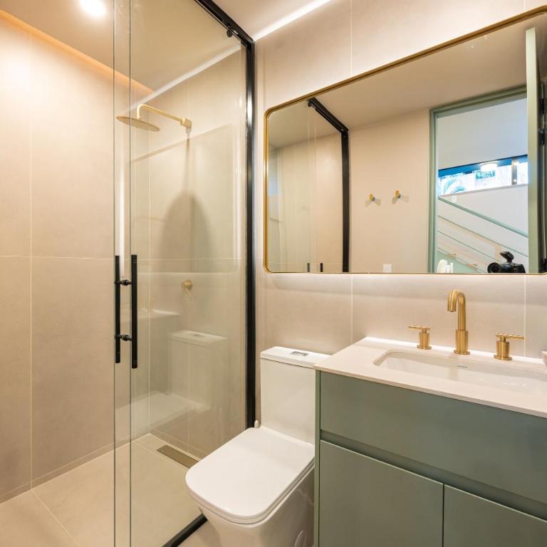 StrataSix Hotel - One-Bedroom Apartment with Balcony - 16