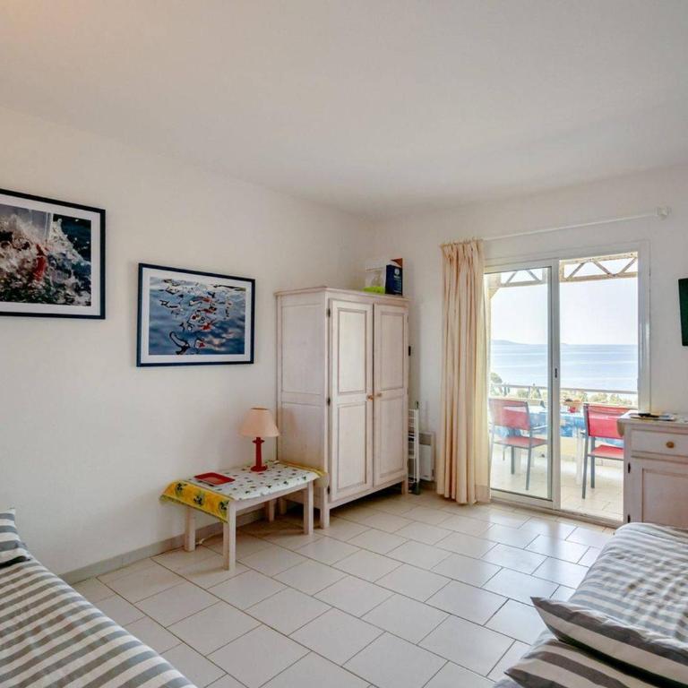 Appartement chaleureux avec terrasse et parking au Lavandou - FR-1-816-2 - Appartement - 2