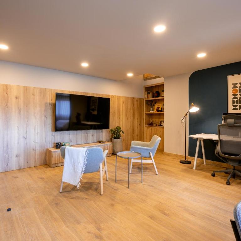 StrataSix Hotel - Two-Bedroom Deluxe Apartment - 4