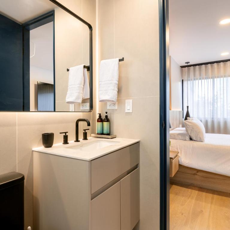 StrataSix Hotel - Two-Bedroom Deluxe Apartment - 3