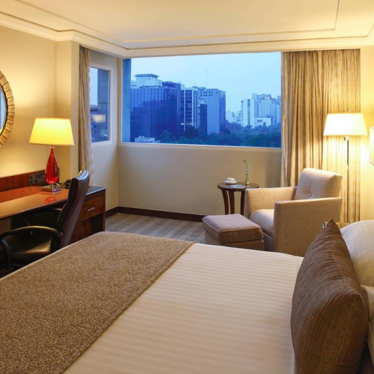 Mexico City Marriott Reforma Hotel - Habitación esquinera con acceso al salón executive - 1 cama extragrande - 3