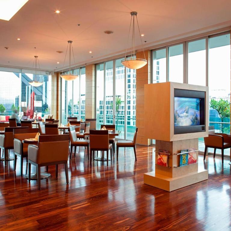 Mexico City Marriott Reforma Hotel - Habitación con 1 cama extragrande y acceso al salón executive - 4
