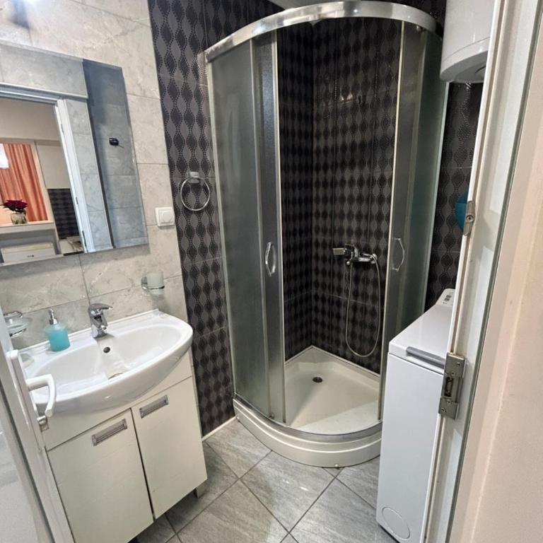 Simply white in city - Studio - 3