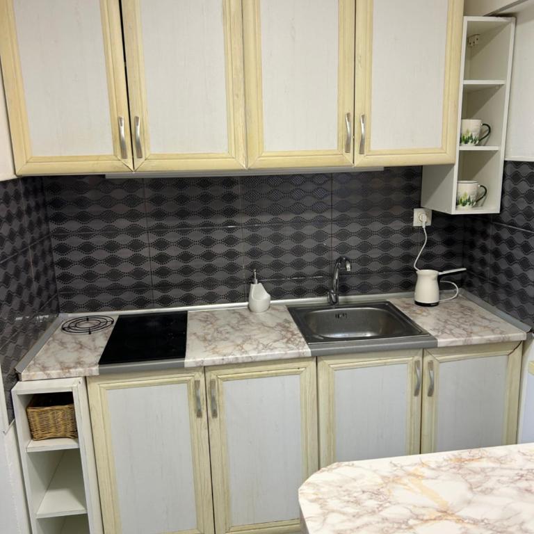 Simply white in city - Studio - 7