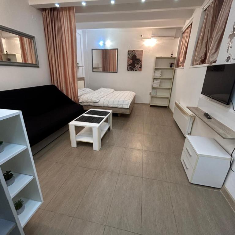 Simply white in city - Studio - 1