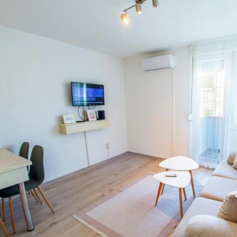 Francis First - One-Bedroom Apartment - 2