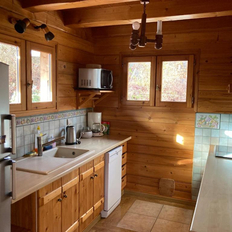 Magnifique chalet en Haute-Savoie, tout confort, proche des pistes de ski - Chalet 2 Chambres - 4