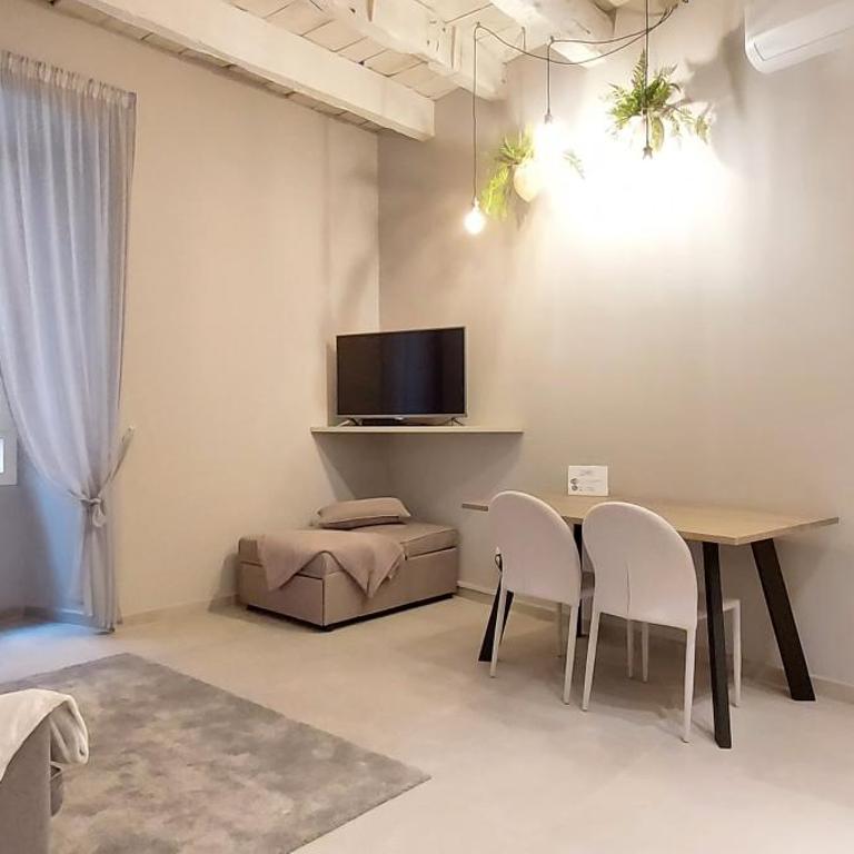 Petronilla House 008055-LT-1202 - Studio - 9