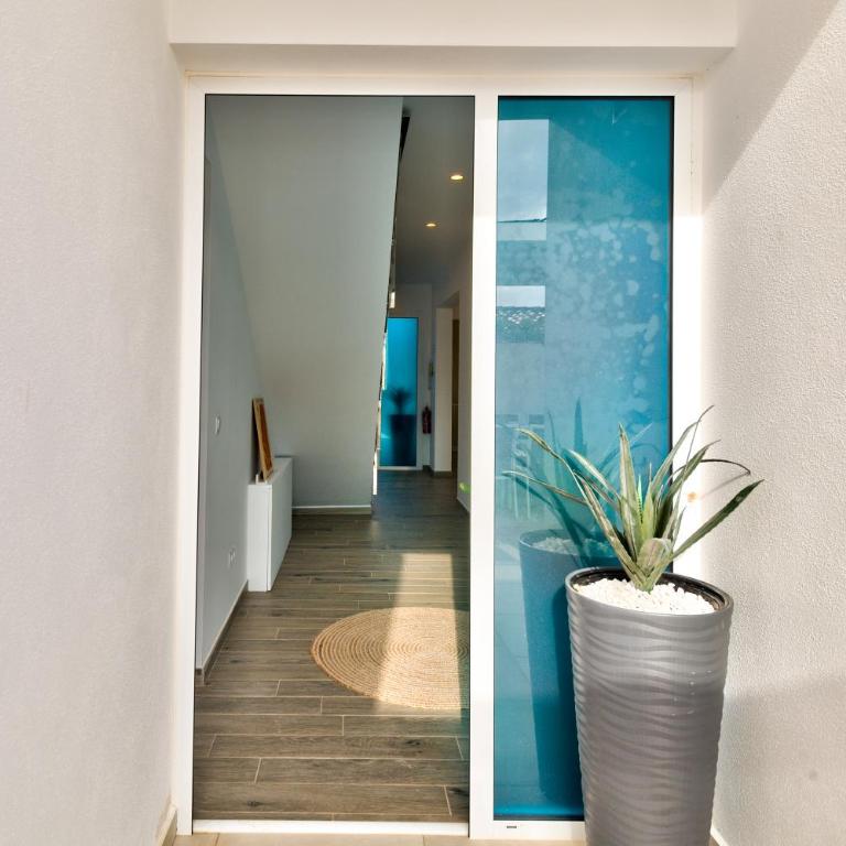 La Vista - Modern Luxury for 12 Guests - Villa - 6