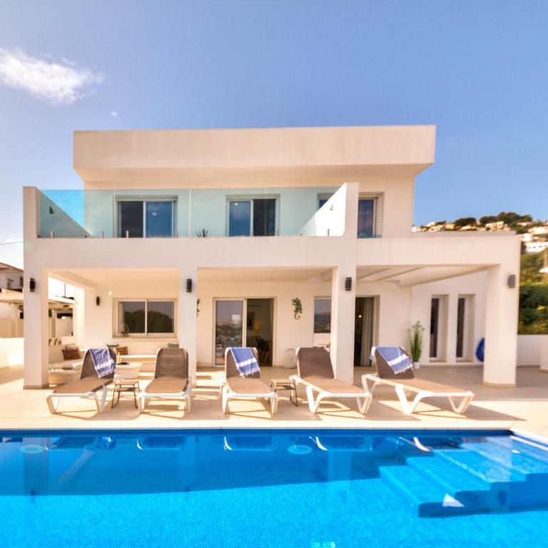 La Vista - Modern Luxury for 12 Guests - Villa - 17