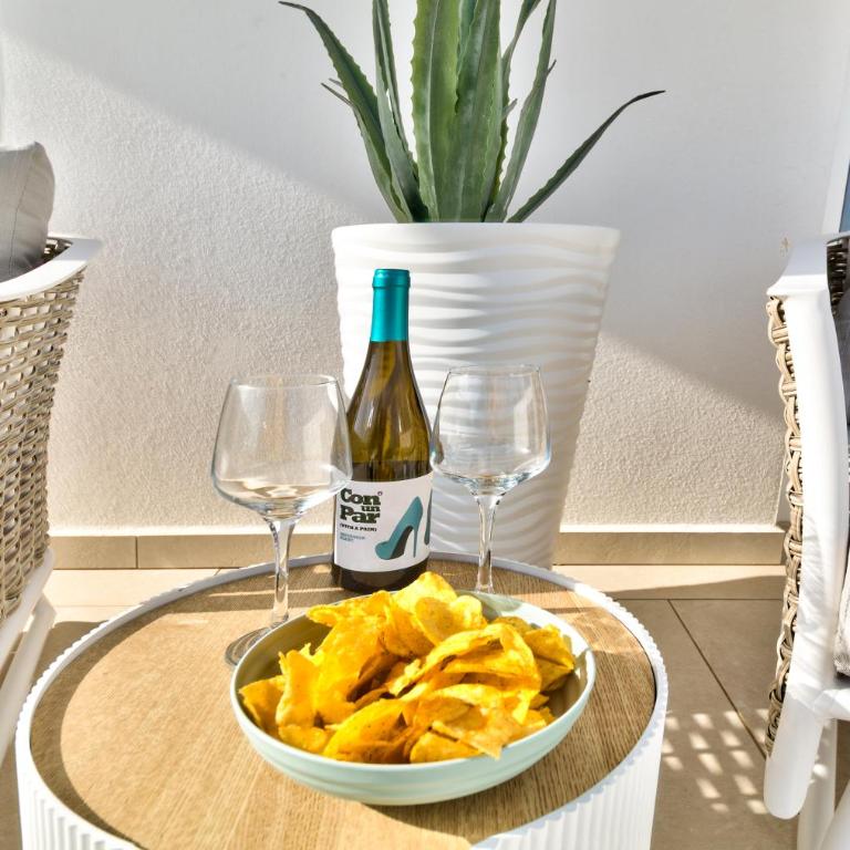 La Vista - Modern Luxury for 12 Guests - Villa - 32