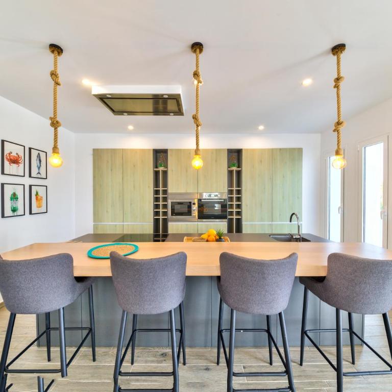 La Vista - Modern Luxury for 12 Guests - Villa - 38