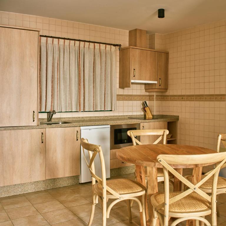 Apartamentos Turísticos Casa de La Borrega - Suite Royal (4 adultos) - 3