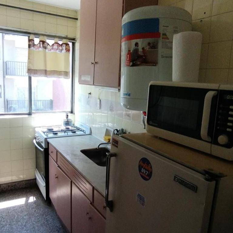 Depto Córdoba zona centro 3 personas - Estudio con balcón - 7