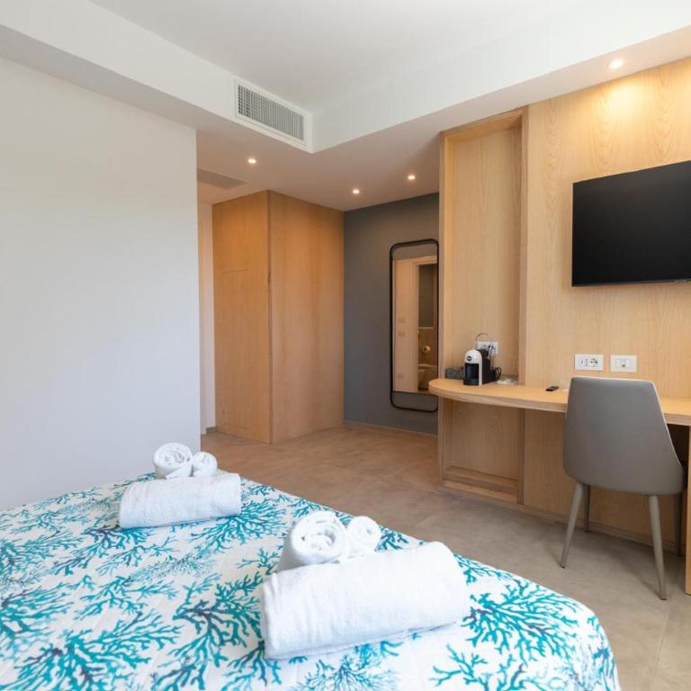 Antares Rooms and Suites - Camera Deluxe Matrimoniale con Vista Mare - 13