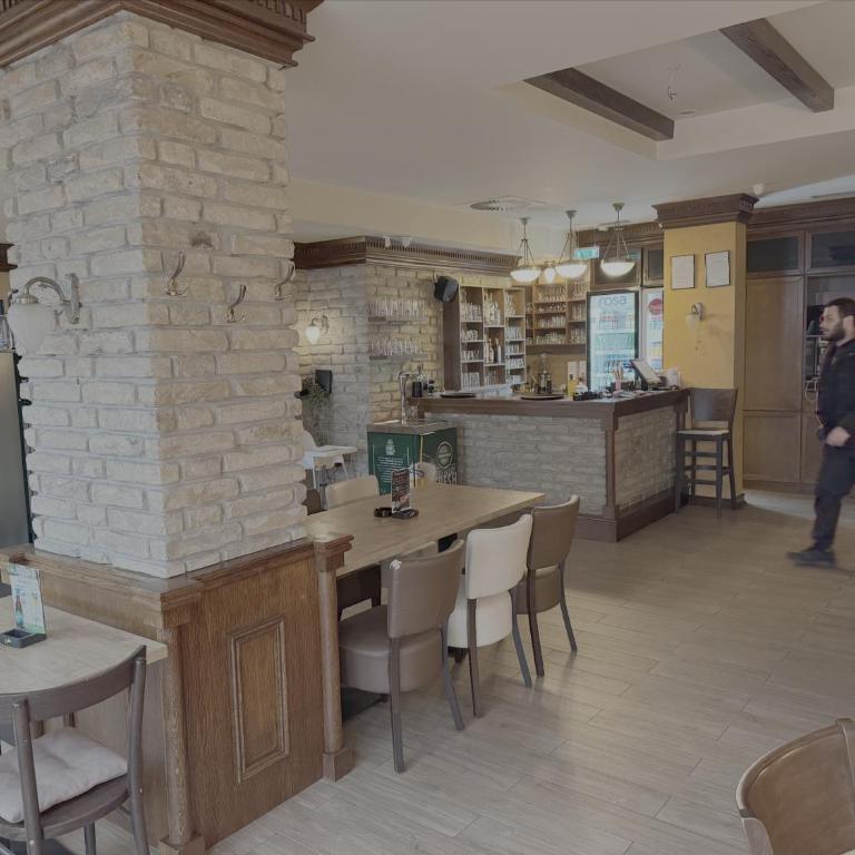 Lakeview Apartment - One-Bedroom Apartment - 14