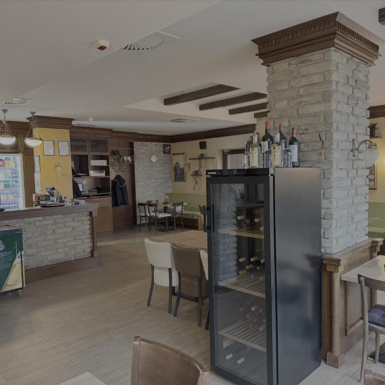 Lakeview Apartment - One-Bedroom Apartment - 16