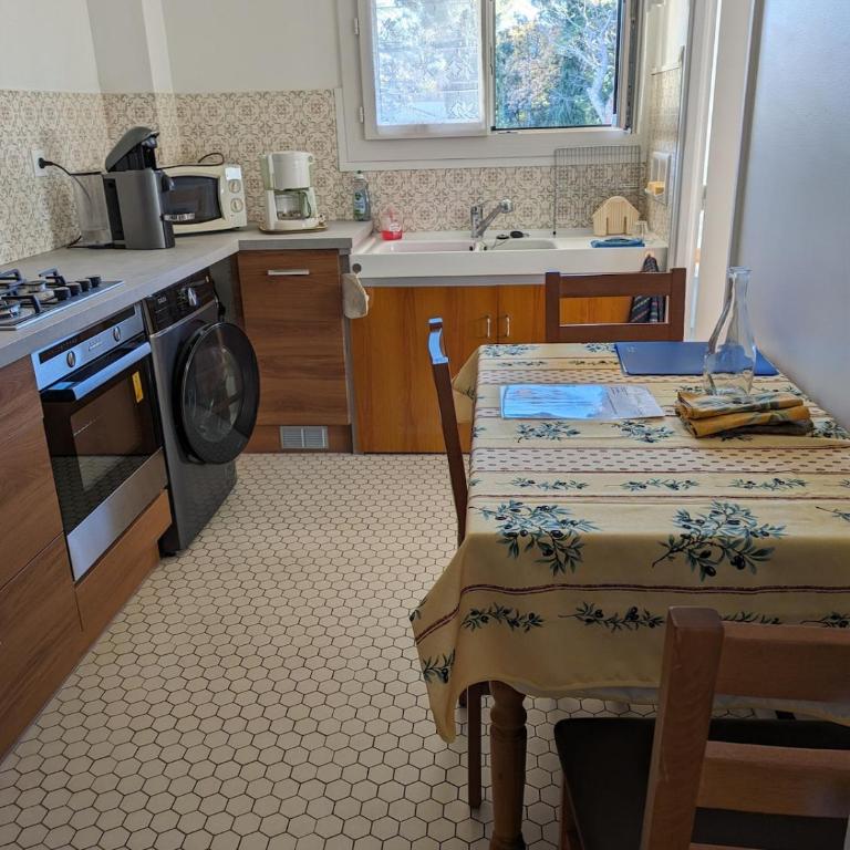 Appartement spacieux et calme - Apartment mit 1 Schlafzimmer - 4