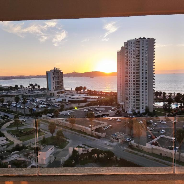 Amplio y con hermosa vista - Three-Bedroom Apartment - 1