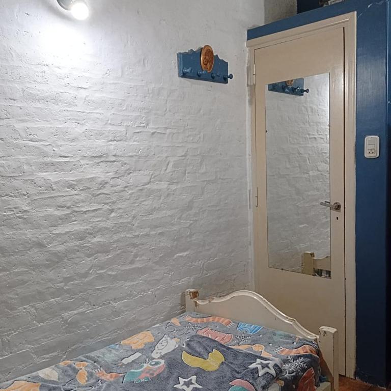 Chalet para 8 o 9 personas, pegado al Bosque Peralta Ramos y a 10 cuadras de las mejores playas del sur de Mar del Plata - Casa de 3 dormitorios - 8