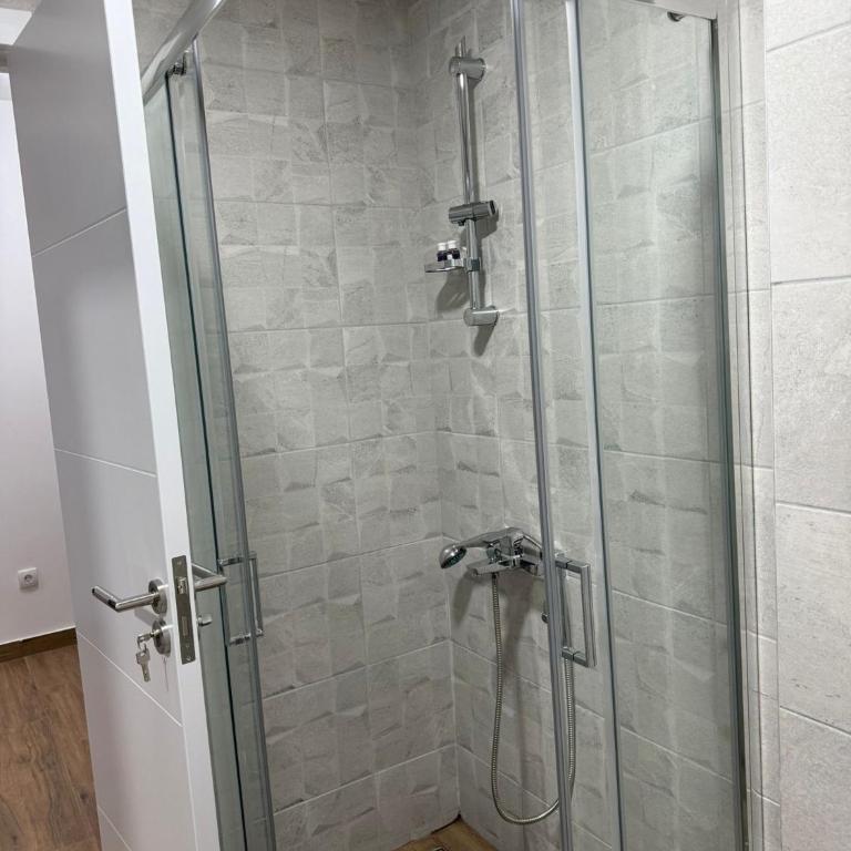 Divčibarski pogledi - Apartman s 1 Spavaćom Sobom i Balkonom - 9