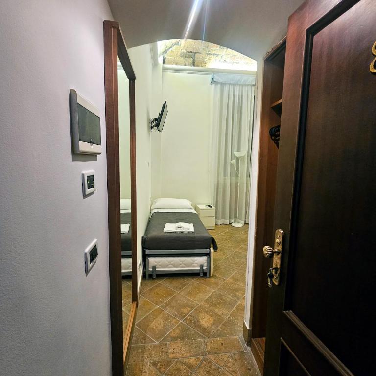 Check in Rome - Camera Tripla con Bagno Privato - 4
