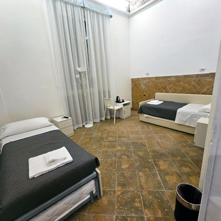 Check in Rome - Camera Tripla con Bagno Privato - 3