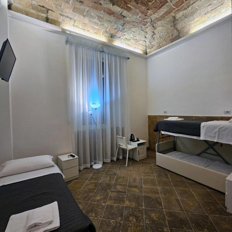 Check in Rome - Camera Tripla con Bagno Privato - 5