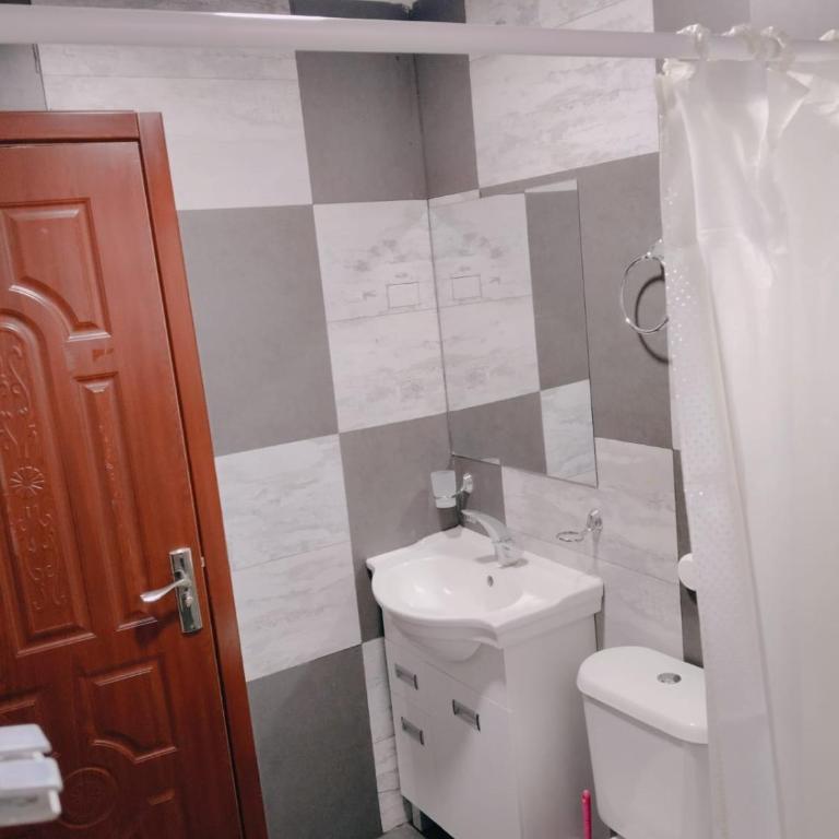 Hotel Victoria - Double Room with Shared Bathroom - 5