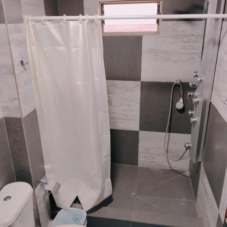 Hotel Victoria - Double Room with Shared Bathroom - 6