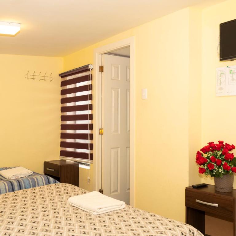 Hostal Del Tuto - Family Room with Private Bathroom - 7