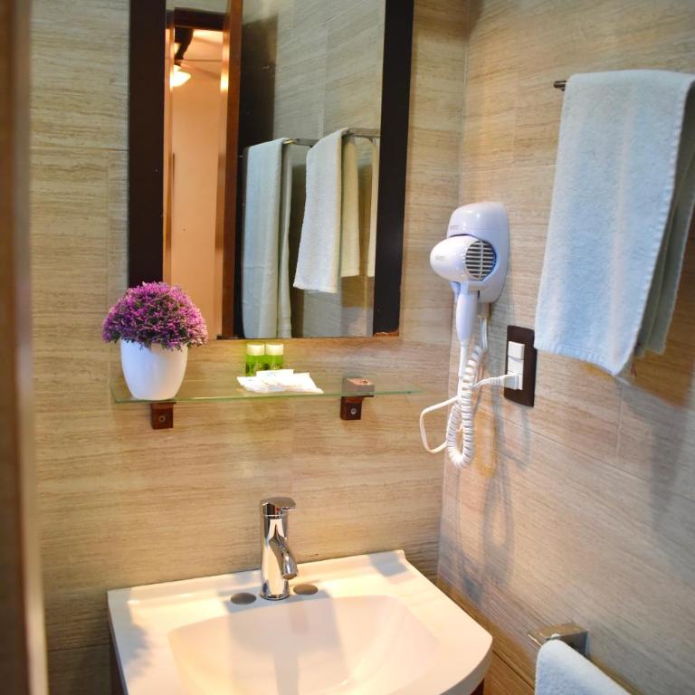 El Zaguán Colonial by GuruHotel - Habitación Doble con balcón - 2 camas - 3