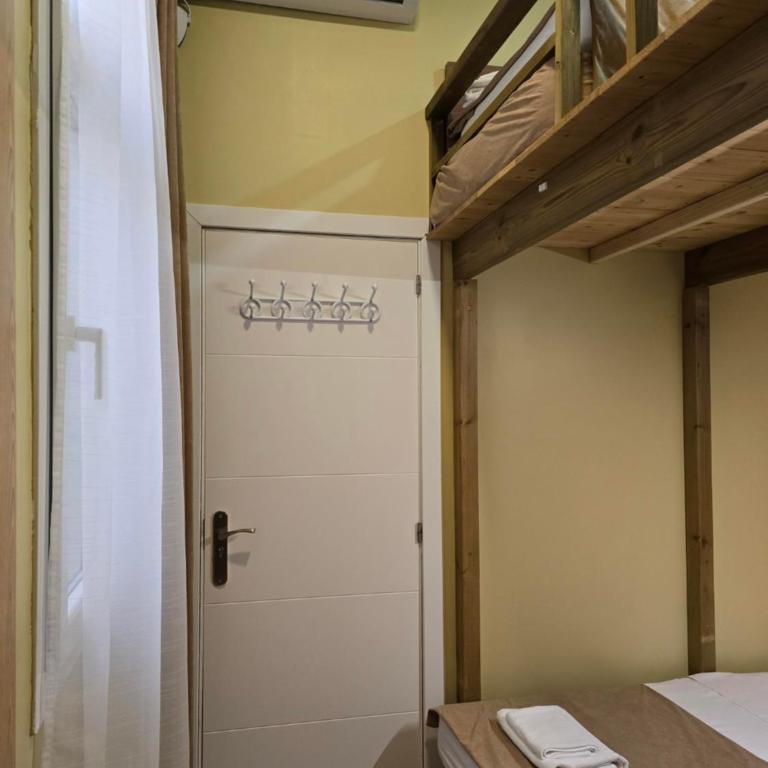 Casa Acogedora - Habitación Doble con baño privado - 8
