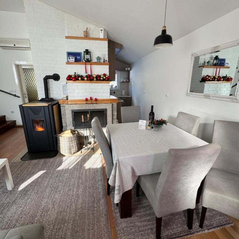 Vikend kuća Planinski raj - Two-Bedroom House - 24