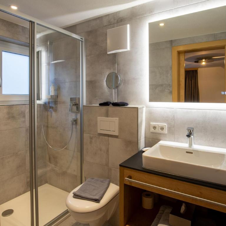 Hotel Garni Subretta - Doppelzimmer mit Balkon - 2