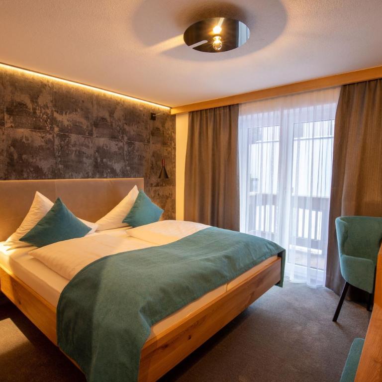 Hotel Garni Subretta - Doppelzimmer mit Balkon - 7