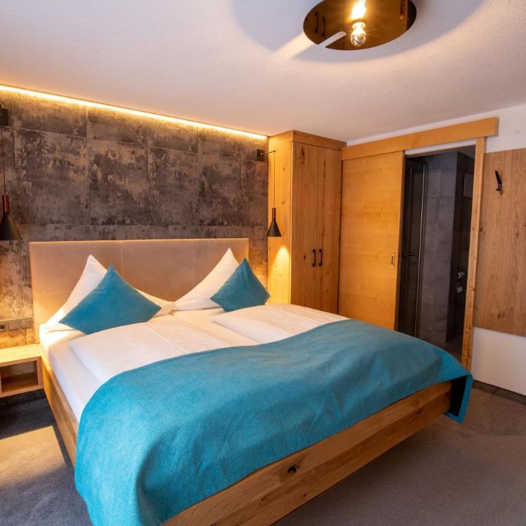 Hotel Garni Subretta - Doppelzimmer mit Balkon - 8