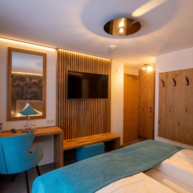 Hotel Garni Subretta - Doppelzimmer mit Balkon - 9