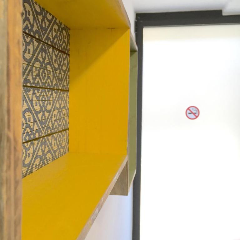 Ant Hostel Barcelona - Private Standard Quadruple Room with Private Bathroom - 5