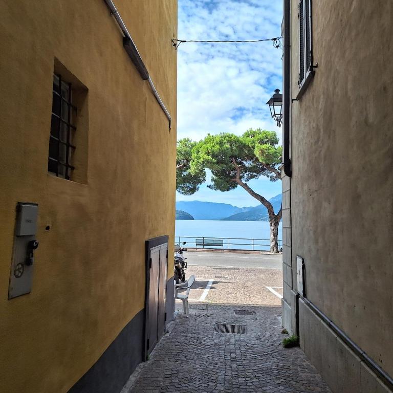 Villa Viva-Como - Three-Bedroom House - 46