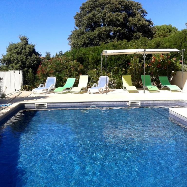 Agréable 2 pièces dans villa avec piscine - Appartement 2 Chambres - 14