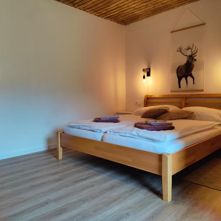 Pension Almhof - Dreibettzimmer mit Bad - 9