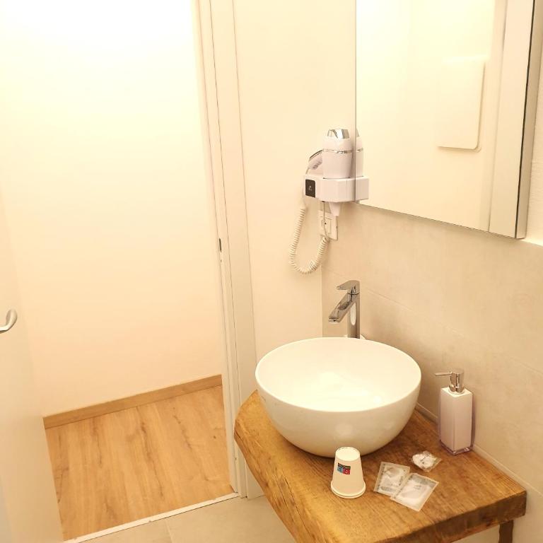 Camere Meccoli - Camera Matrimoniale con Bagno Privato - 7