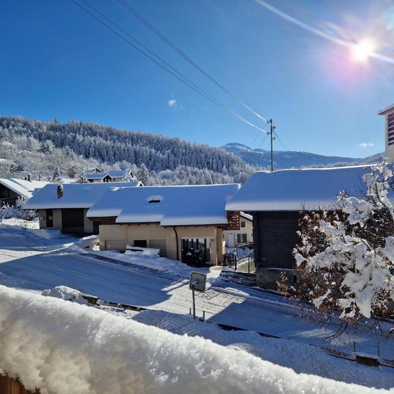 Chalet typique proche Crans Montana - Chalet - 27