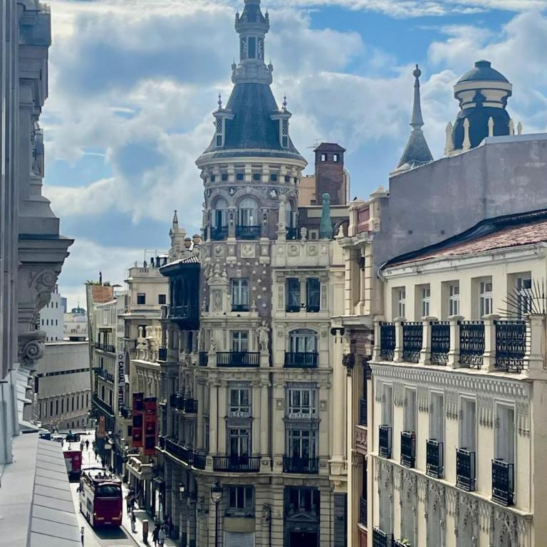 Piso Ático con Terraza y Jacuzzi con vistas a Sol en Madrid Centro - Apartment - 4